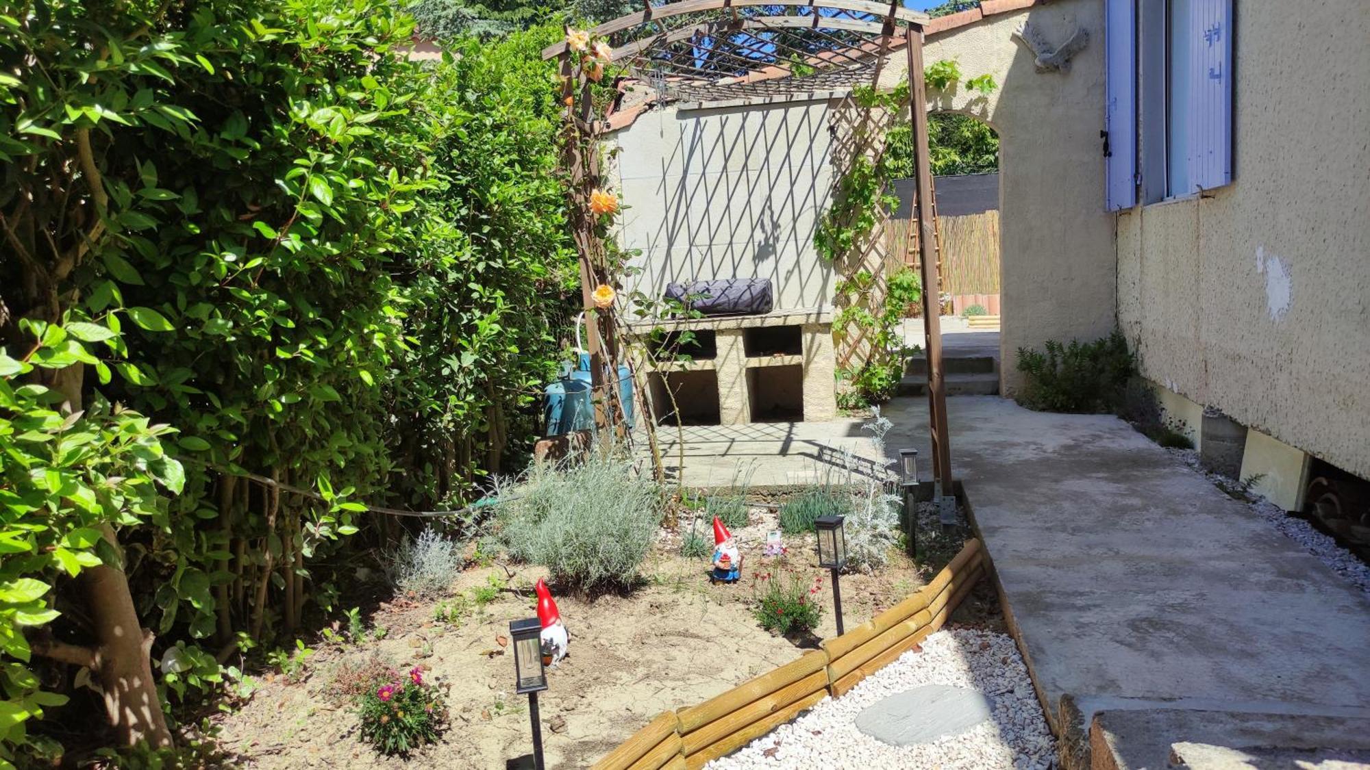 Le Jardin Des Rocailles - Villa 4 Chambres Climatisee Avec Piscine A Deux Pas D'Avignon Villeneuve-lès-Avignon Esterno foto